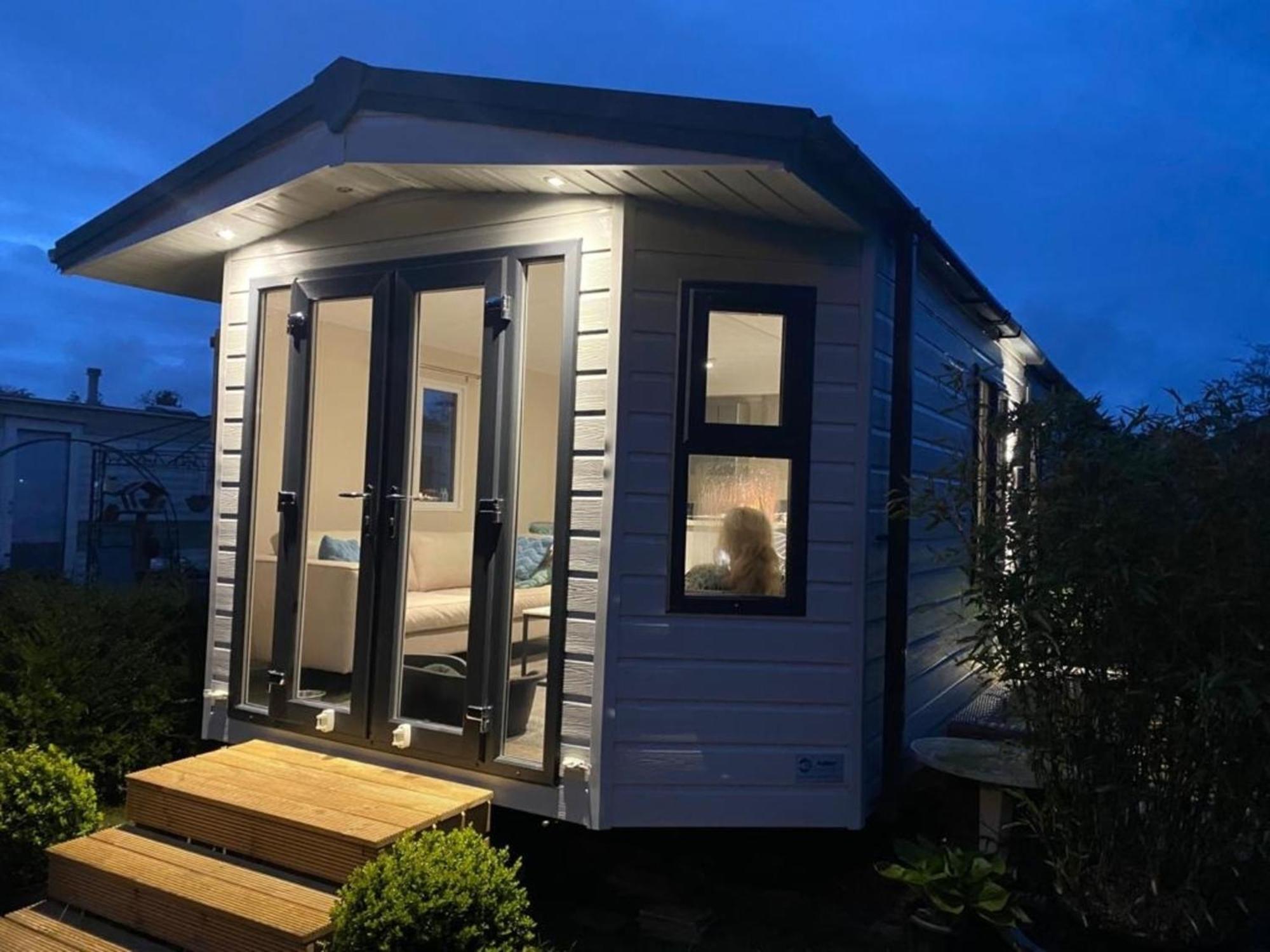 Natur pur, neues Ferienhaus O4 natureingebunden, Familien- und hundefreundlich eingezäunt Callantsoog Exterior foto